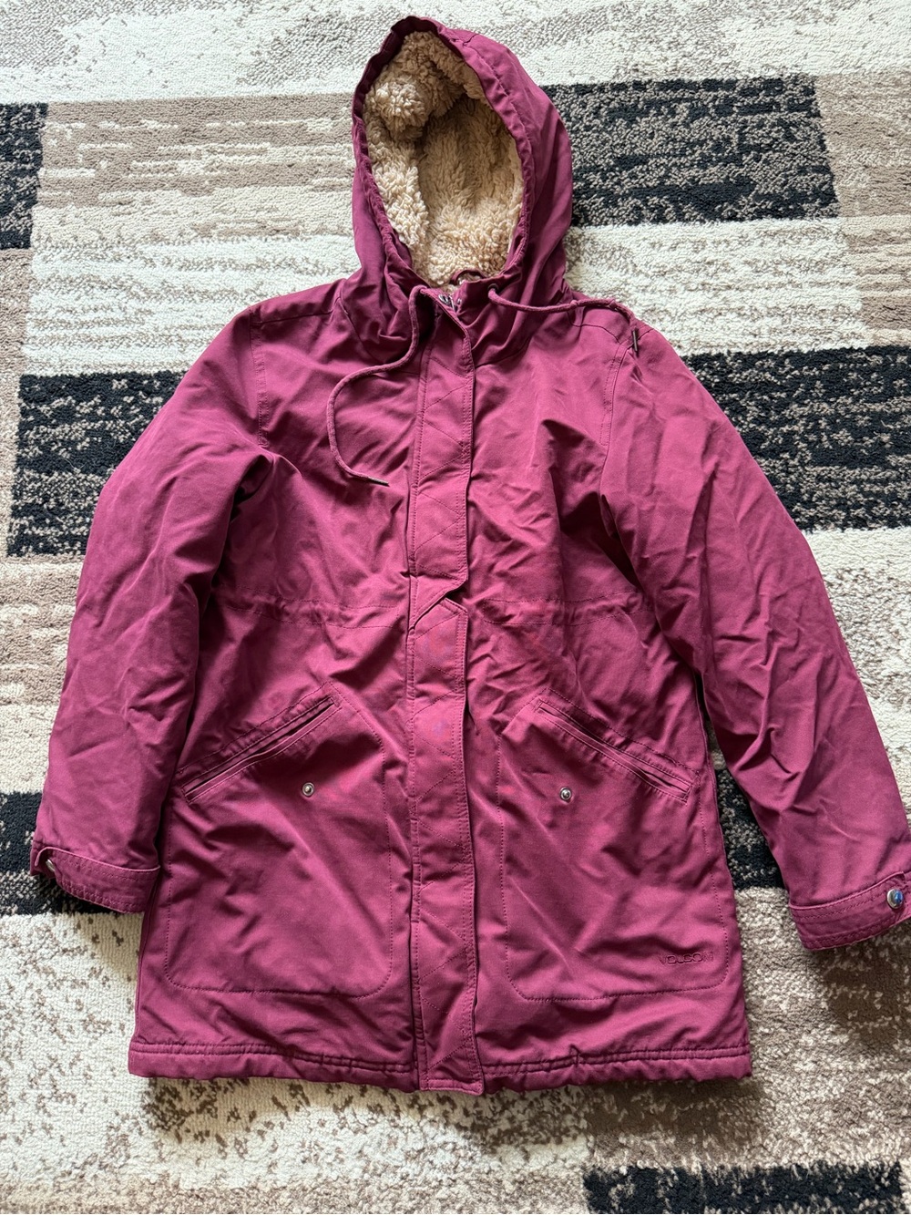 Women’s Volcom less is more 5K Hooded Parka jacket sherpa lined burgundy